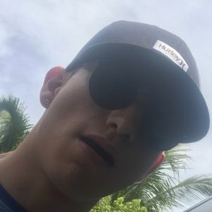 Meet your Posher, Javier